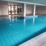 Traveloge Mit Schwimmbad Und Sauna Apartment *