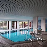Traveloge Mit Schwimmbad Und Sauna Apartment *