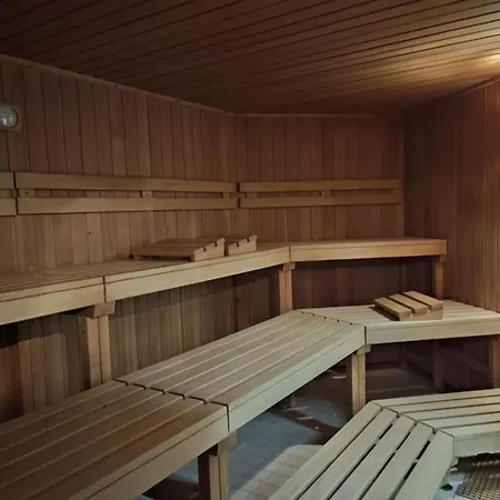Traveloge Mit Schwimmbad Und Sauna